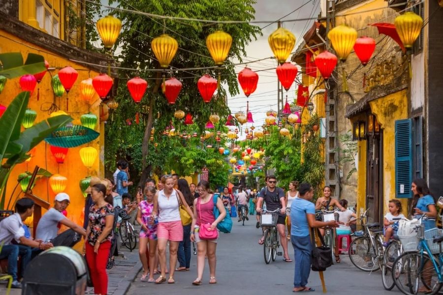 Hoi An est la meilleure destination touristique du Vietnam, célèbre pour ses maisons anciennes et ses lanternes colorées.